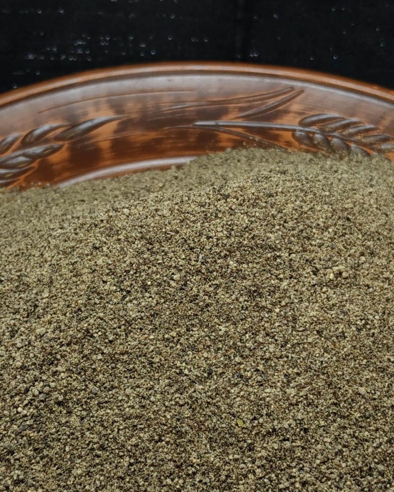 Ground black pepper